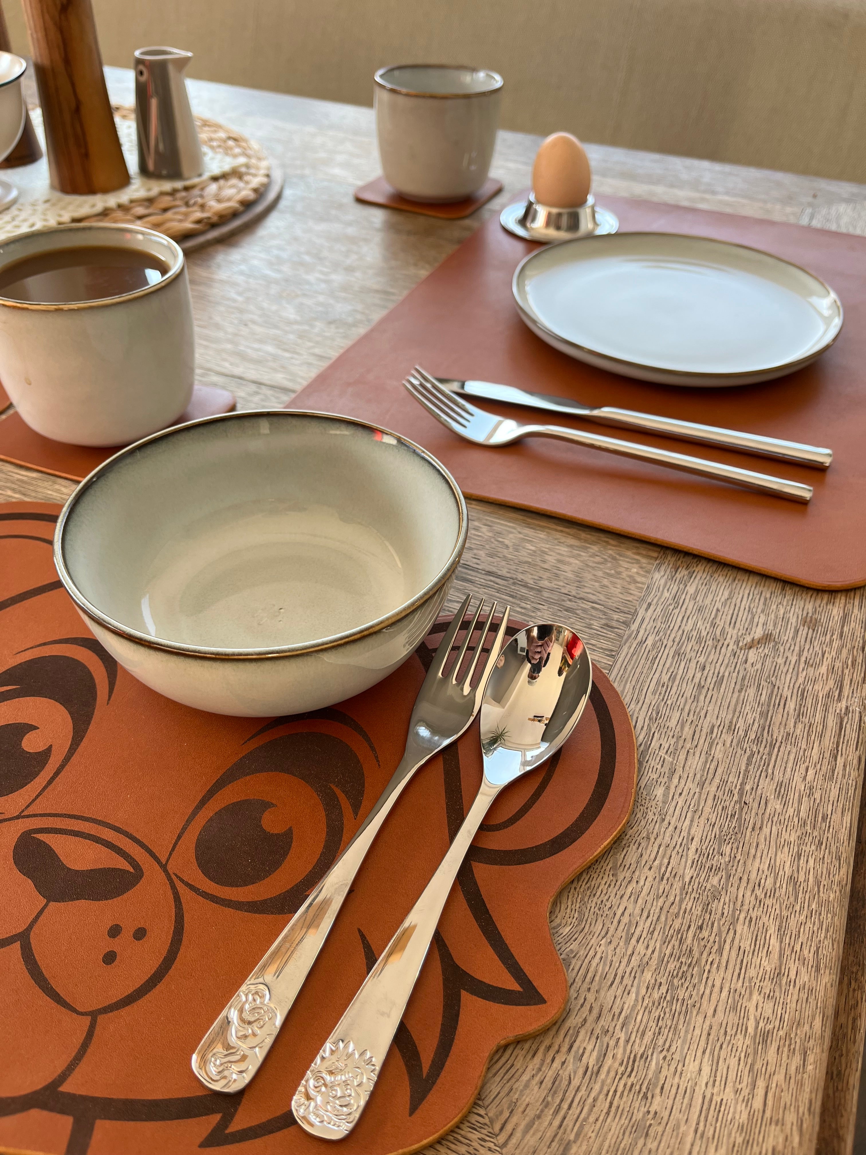 Schlicht & Elegant - robustes Tischset - echtes Sattlerleder - Stilvolles Geschenk für Küche + Esszimmer - 100% Rindsleder - Handgemacht