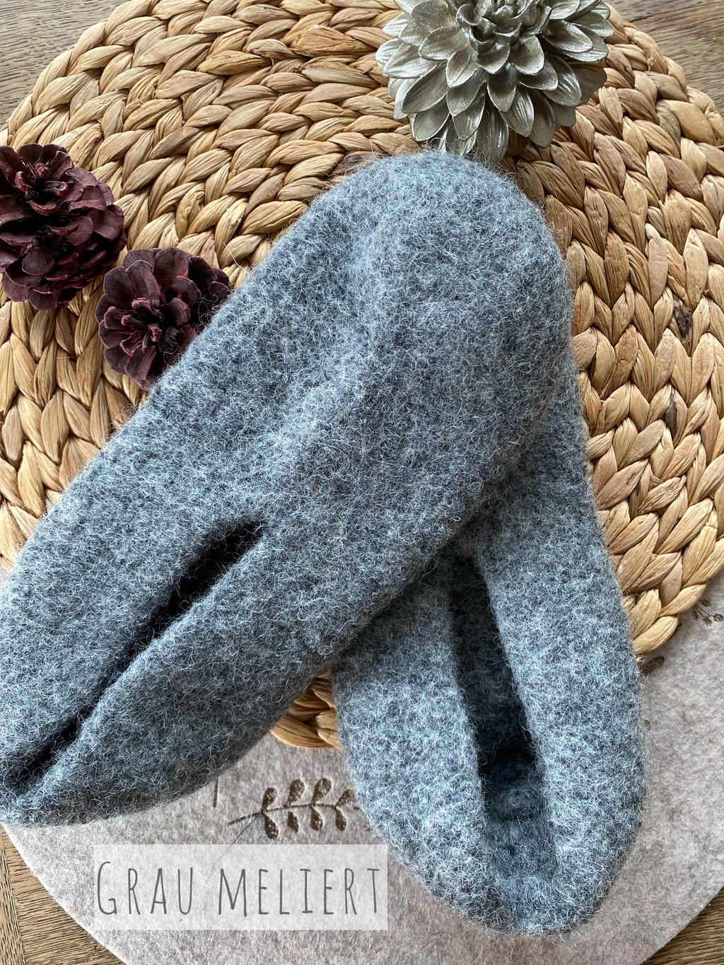 Filzschuhe mit Sohle aus reinster Schurwolle handgefertigt von Anja - Hausschuhe, Gästeschuhe für warme Füße - Personalisiertes Geschenk (Kopie)