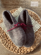 Filzschuhe mit Sohle aus reinster Schurwolle handgefertigt von Anja - Hausschuhe, Gästeschuhe für warme Füße - Personalisiertes Geschenk (Kopie)