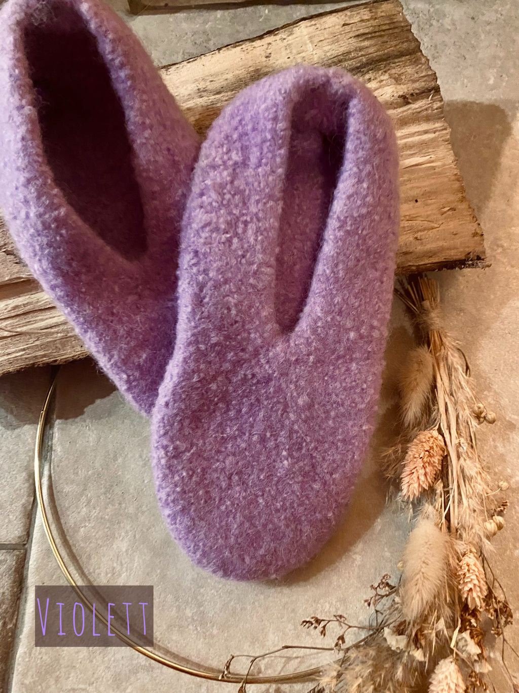 Filzschuhe mit Sohle aus reinster Schurwolle handgefertigt von Anja - Hausschuhe, Gästeschuhe für warme Füße - Personalisiertes Geschenk (Kopie)