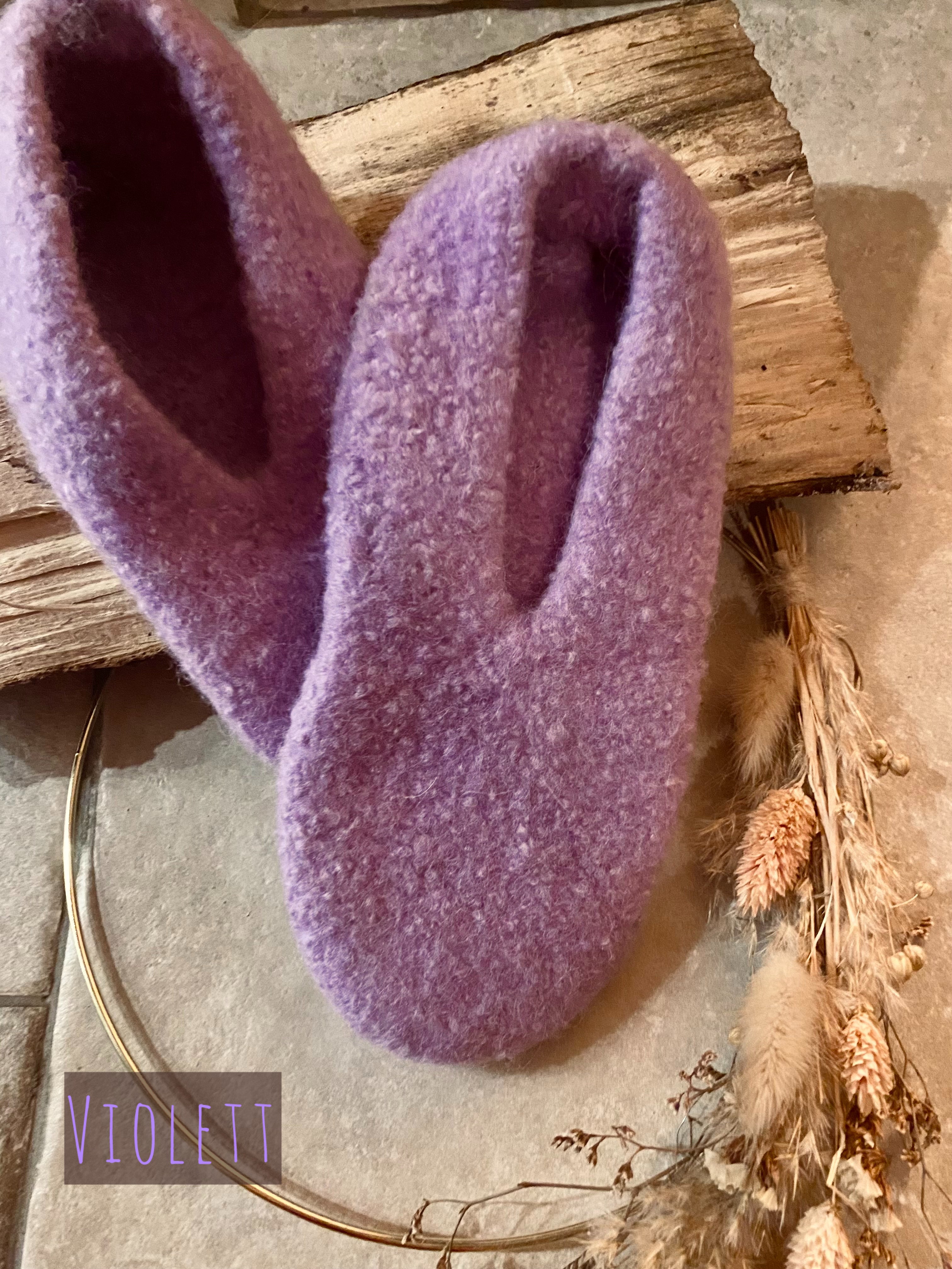 Filzschuhe ohne Sohle aus reinster Schurwolle handgefertigt von Anja - Hausschuhe, Gästeschuhe für warme Füße - Personalisiertes Geschenk