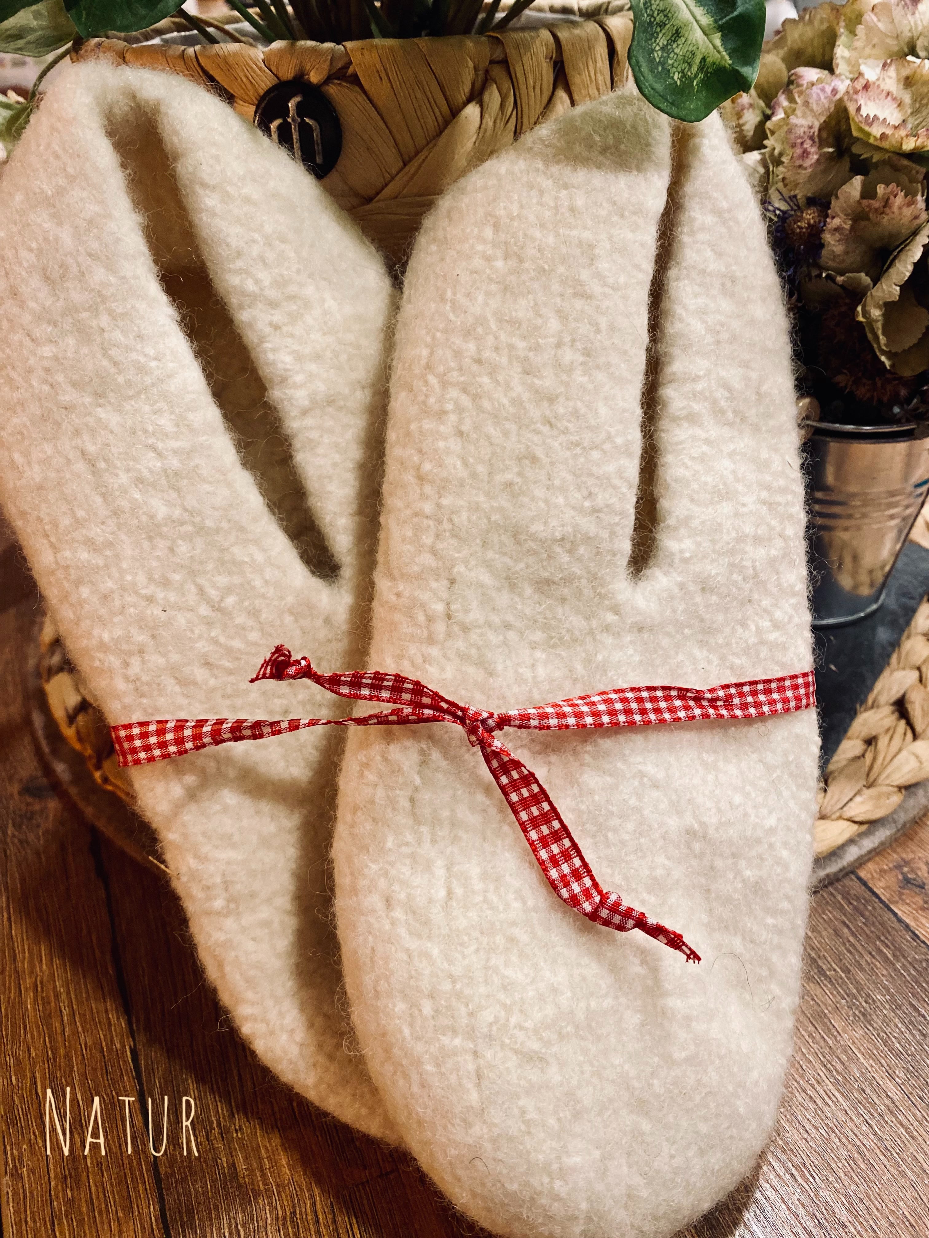 Filzschuhe ohne Sohle aus reinster Schurwolle handgefertigt von Anja - Hausschuhe, Gästeschuhe für warme Füße - Personalisiertes Geschenk