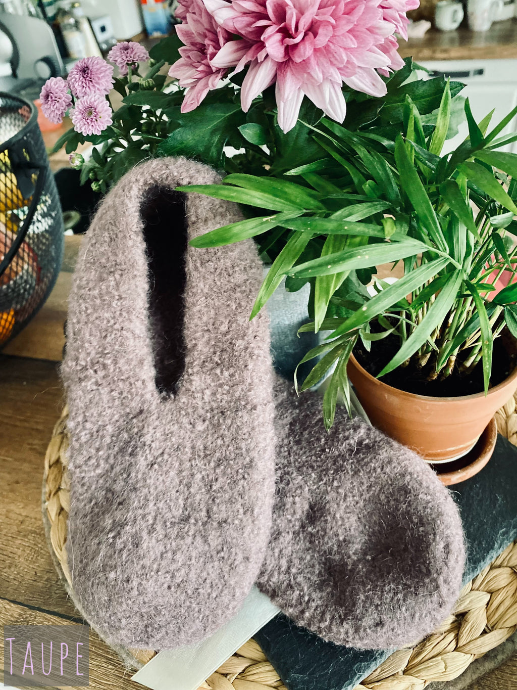 Filzschuhe mit Sohle aus reinster Schurwolle handgefertigt von Anja - Hausschuhe, Gästeschuhe für warme Füße - Personalisiertes Geschenk (Kopie)