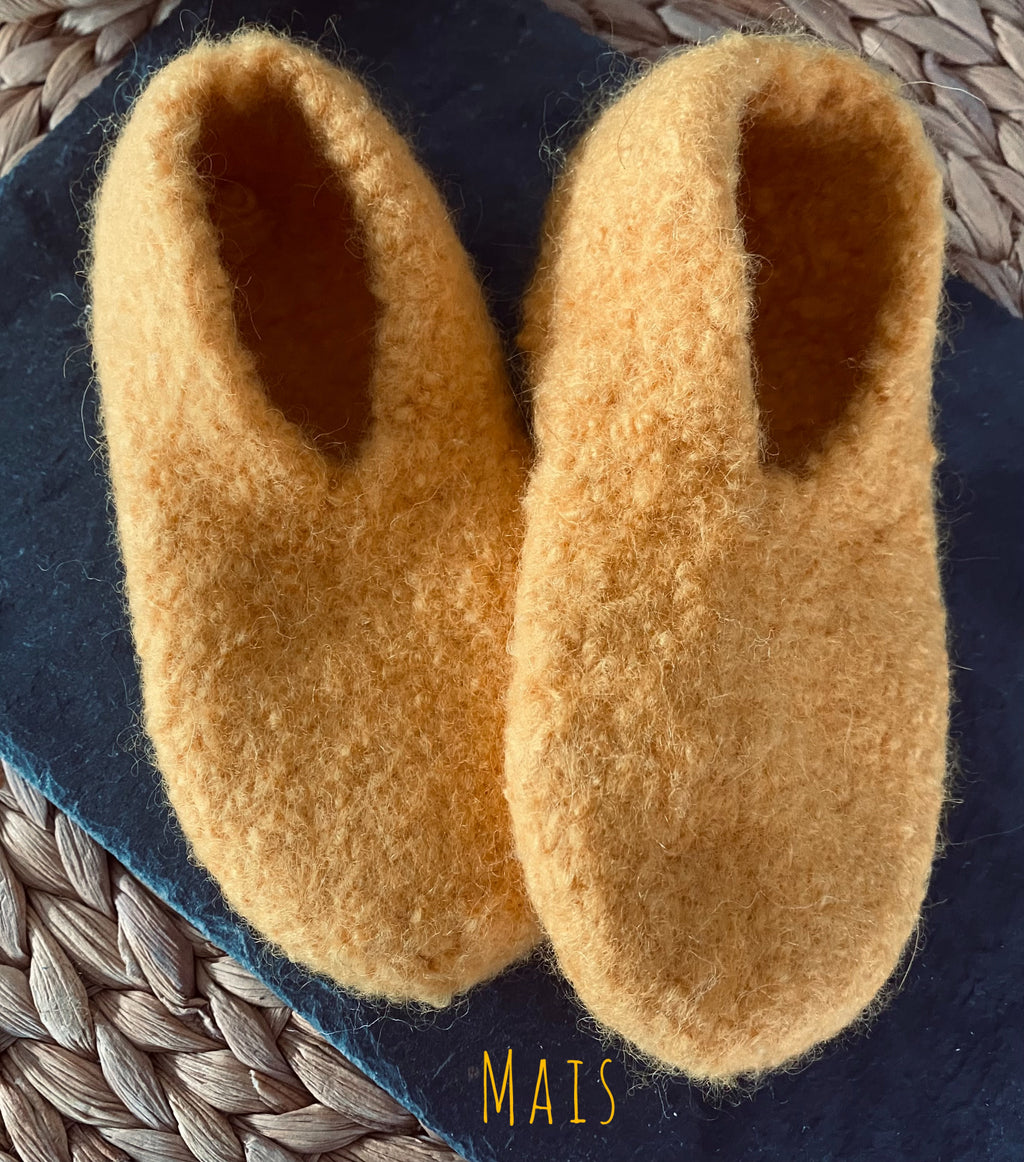 Filzschuhe mit Sohle aus reinster Schurwolle handgefertigt von Anja - Hausschuhe, Gästeschuhe für warme Füße - Personalisiertes Geschenk (Kopie)
