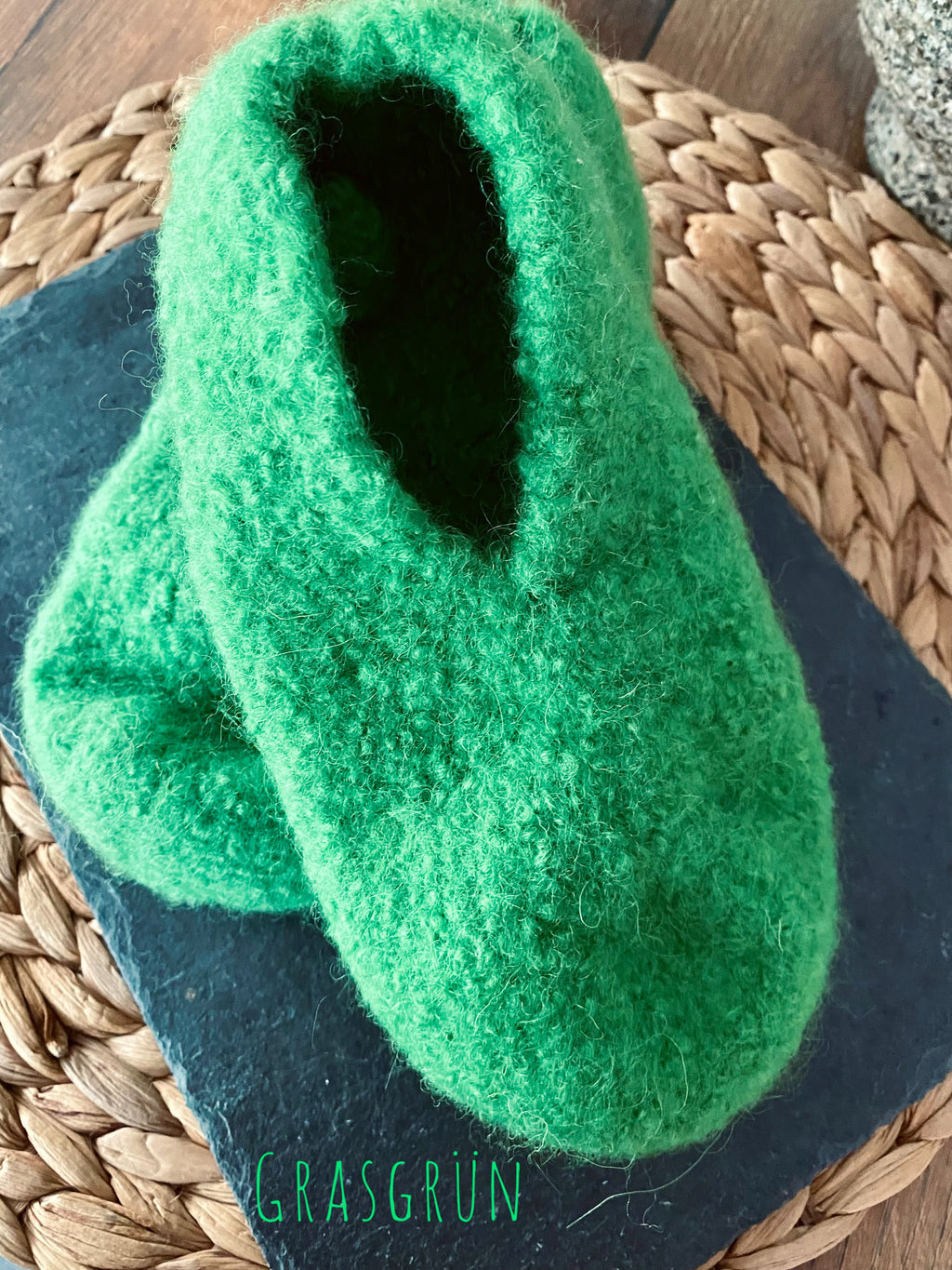 Filzschuhe mit Sohle aus reinster Schurwolle handgefertigt von Anja - Hausschuhe, Gästeschuhe für warme Füße - Personalisiertes Geschenk (Kopie)