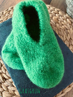 Filzschuhe mit Sohle aus reinster Schurwolle handgefertigt von Anja - Hausschuhe, Gästeschuhe für warme Füße - Personalisiertes Geschenk (Kopie)