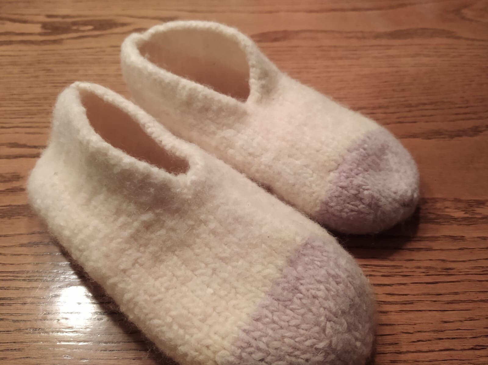 Filzschuhe in zwei individuellen Farben gestaltbar - handgefertigt von Anja - Mein Schusterhof