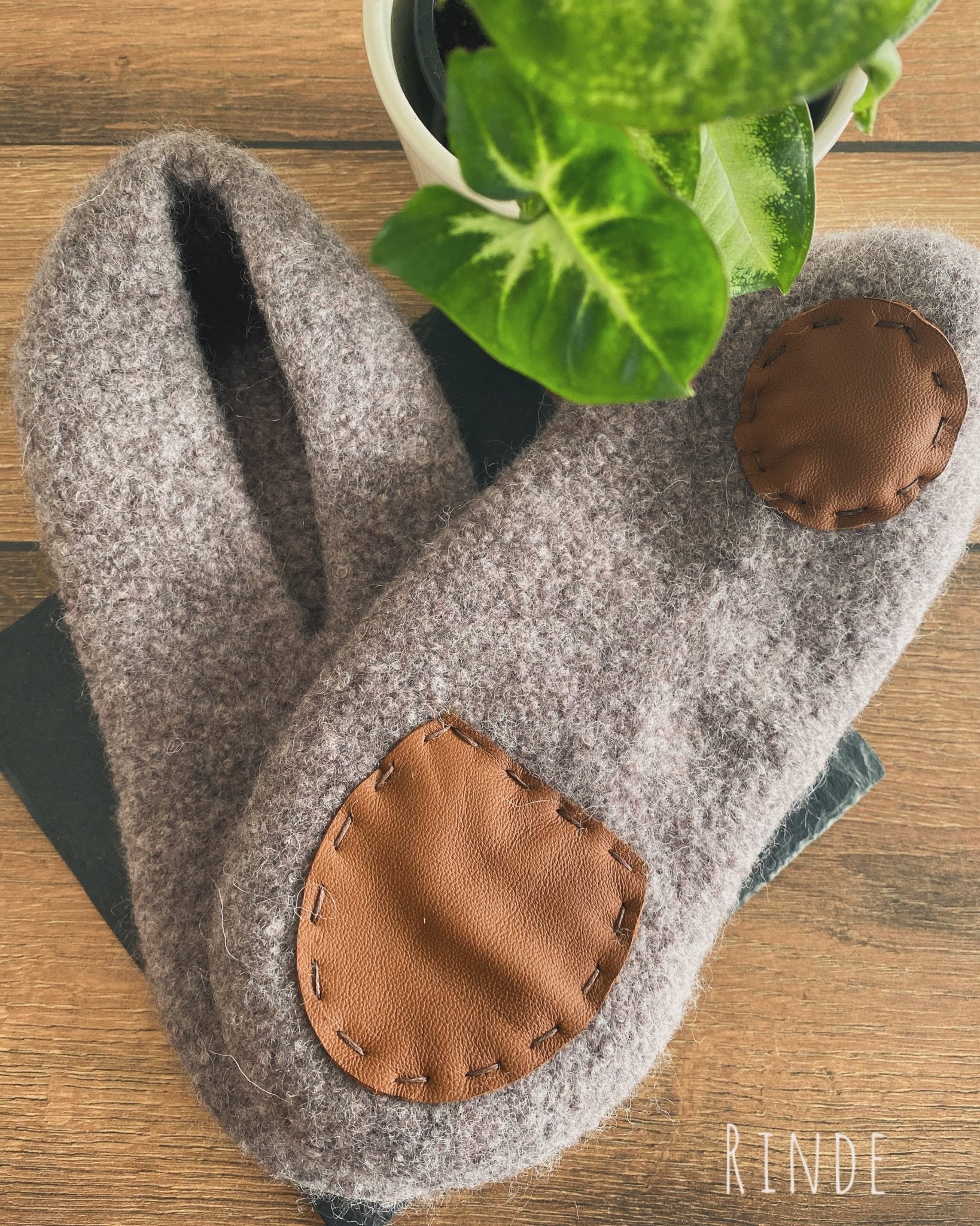 Filzschuhe mit Sohle - handgefertigt von Anja - Mein Schusterhof