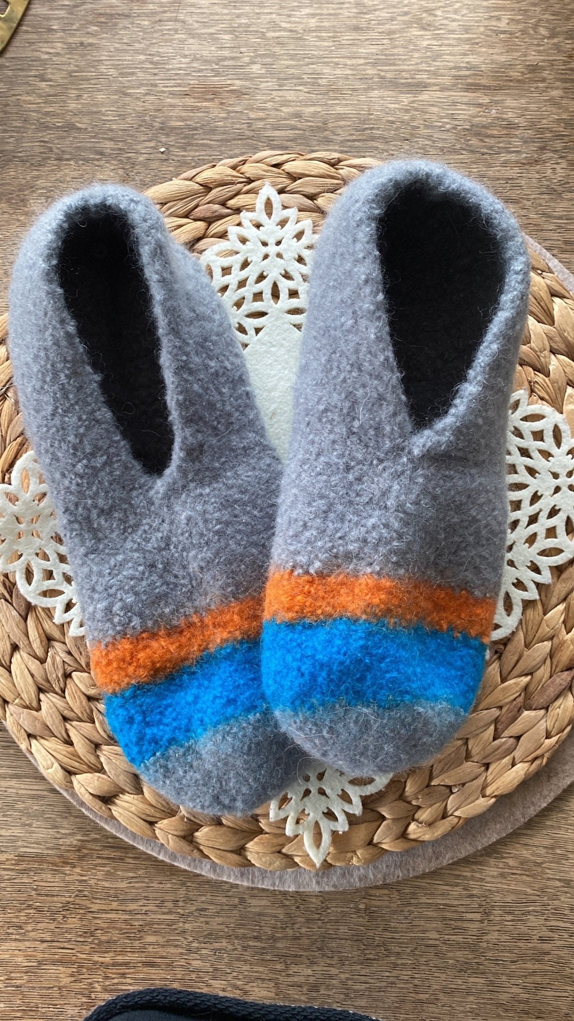 Handgefertigt aus Bayern - Filzschuhe in zwei individuellen Farben gestaltbar aus reinster Schurwolle // Gästeschuhe Hausschuhe // Socken // - Mein Schusterhof