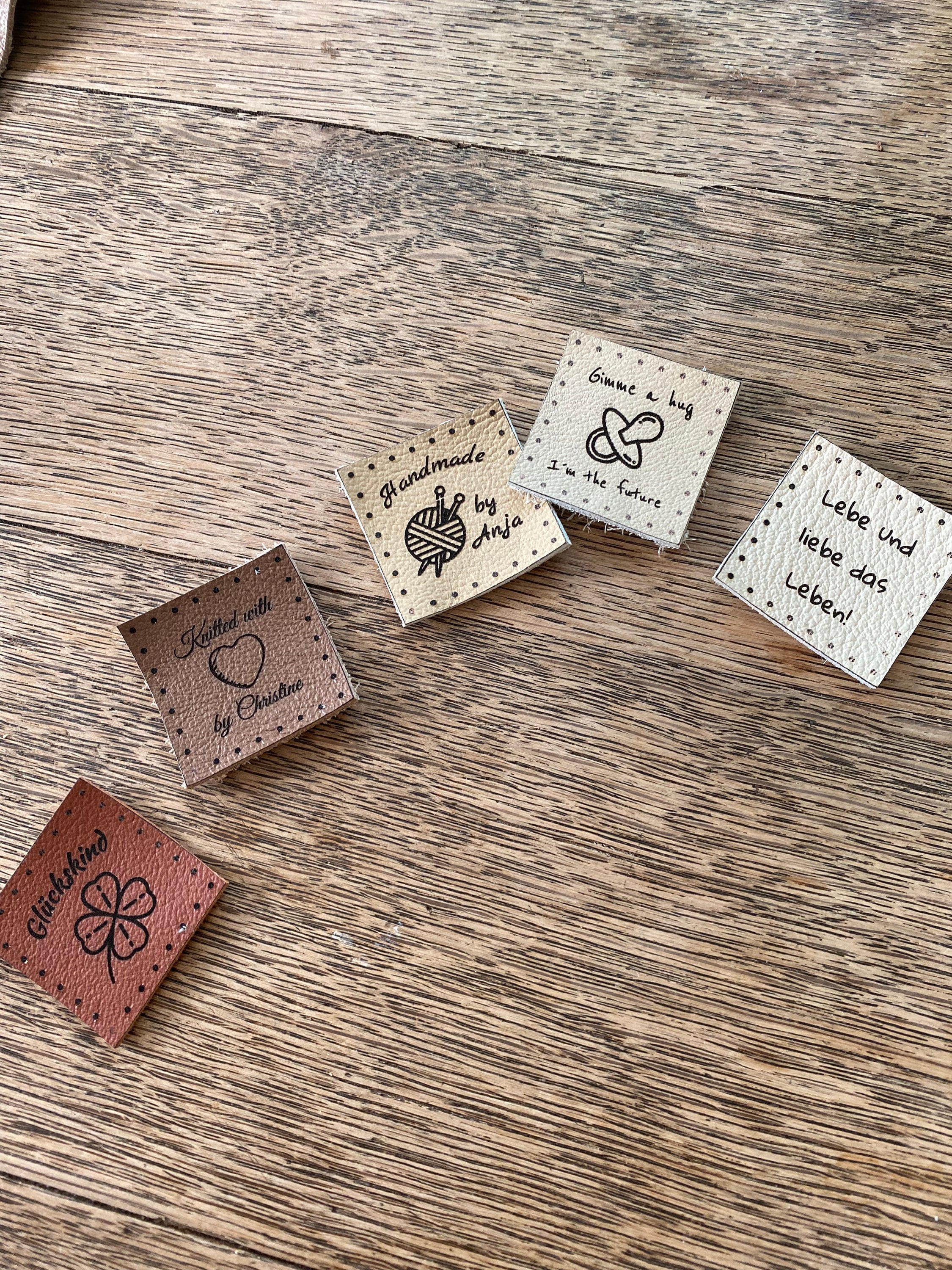 Personalisierte Anhänger mit Bild aus Echtleder / Upcycling / Etiketten zum Aufnähen für Handgemachtes, Geschenke, Kleidung und Mützen