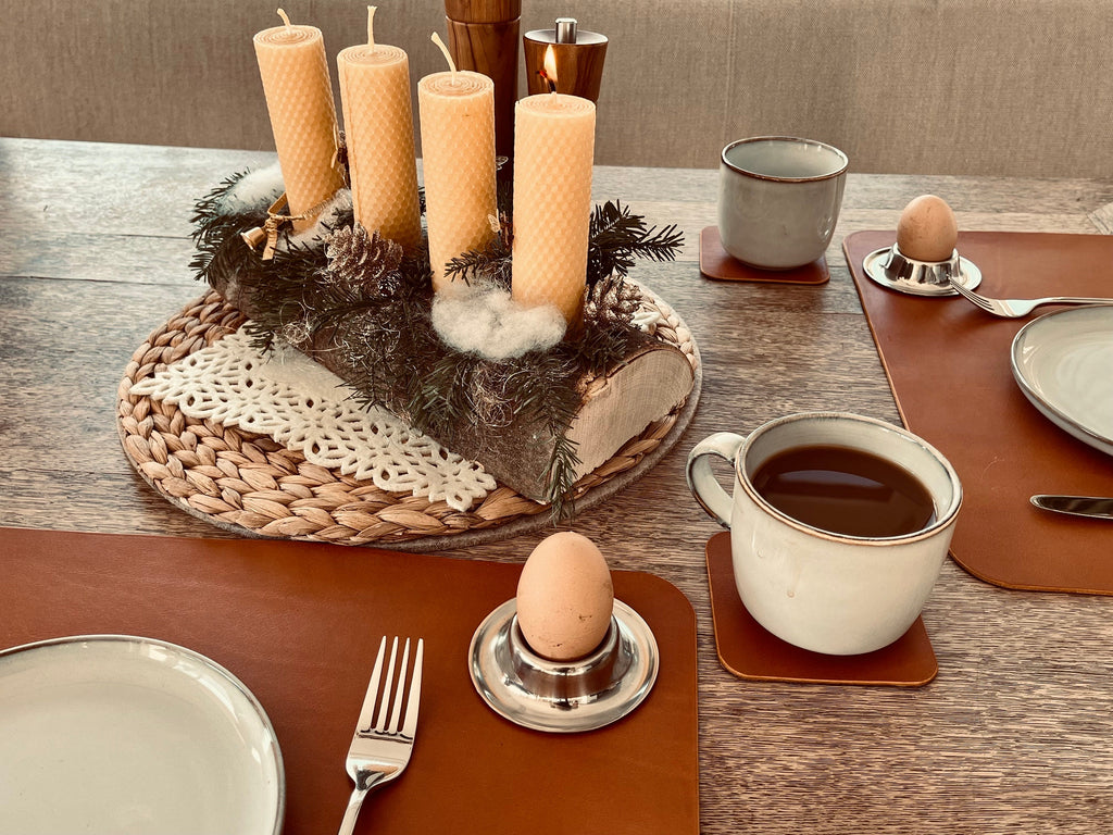 Schlicht & Elegant - robustes Tischset - echtes Sattlerleder - Stilvolles Geschenk für Küche + Esszimmer - 100% Rindsleder - Handgemacht