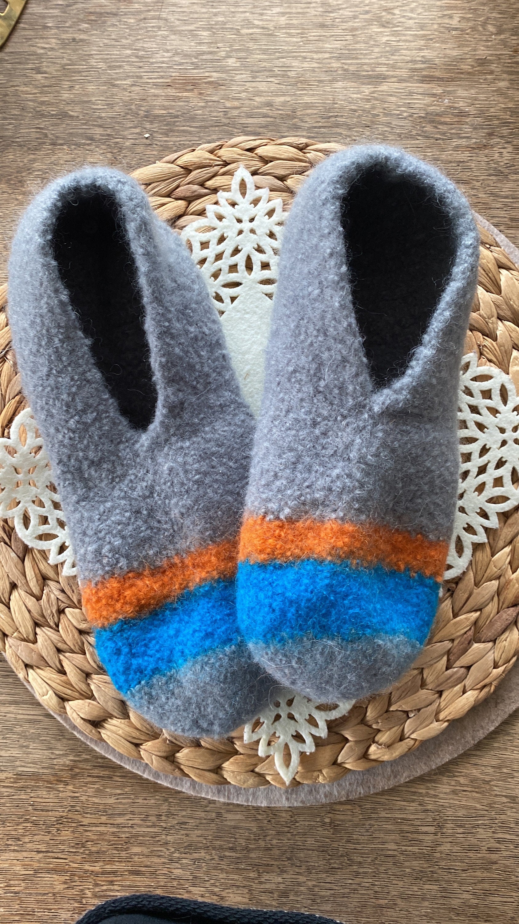 Handgefertigt aus Bayern - Filzschuhe in zwei individuellen Farben gestaltbar aus reinster Schurwolle // Gästeschuhe Hausschuhe // Socken //