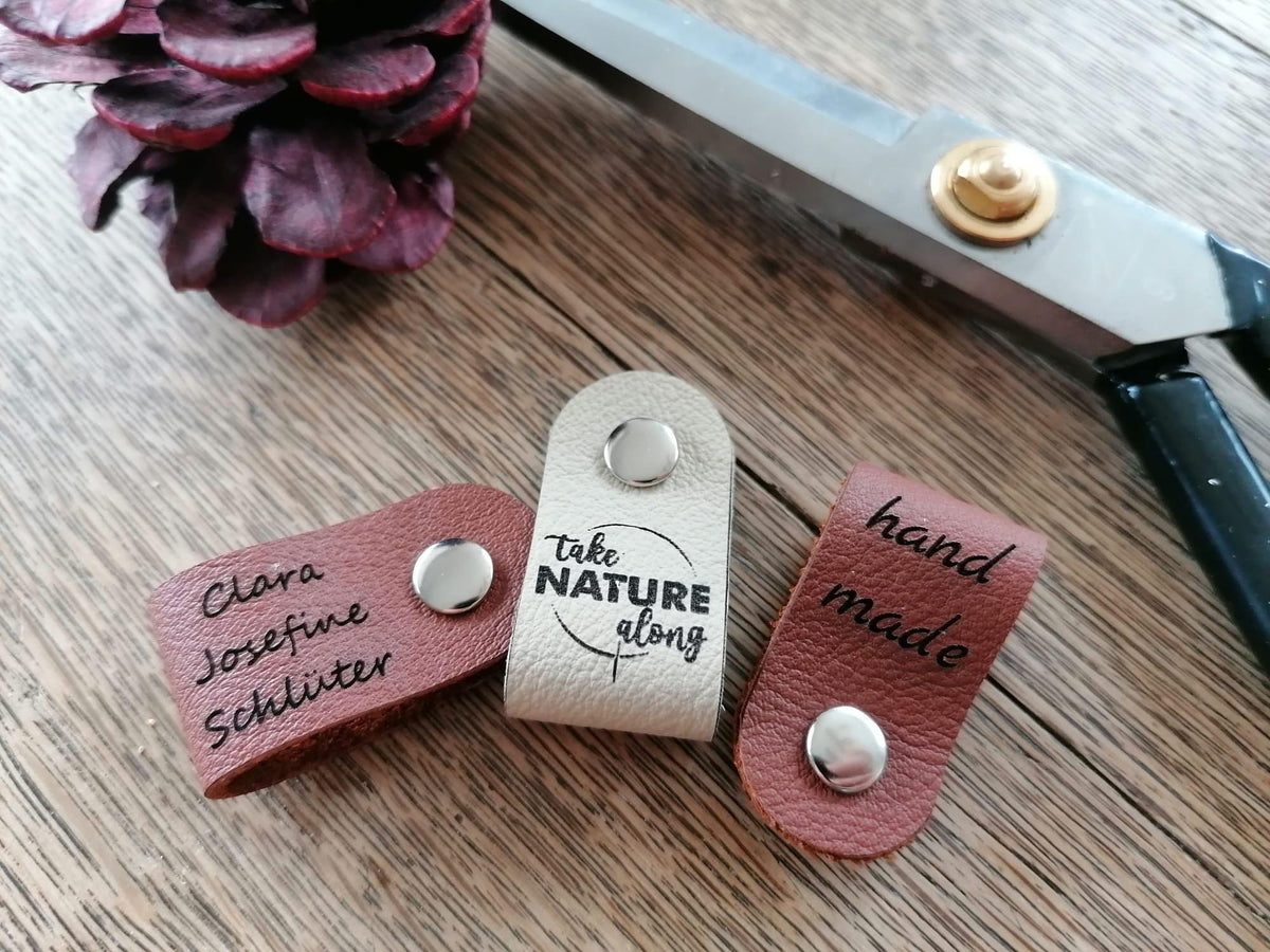 Leder Anhänger mit deinem Bild oder Text / Echtleder Etiketten für Handarbeiten / Wiederverwendbar / Handmade DIY Projekte Geschenkidee Oma - Mein Schusterhof