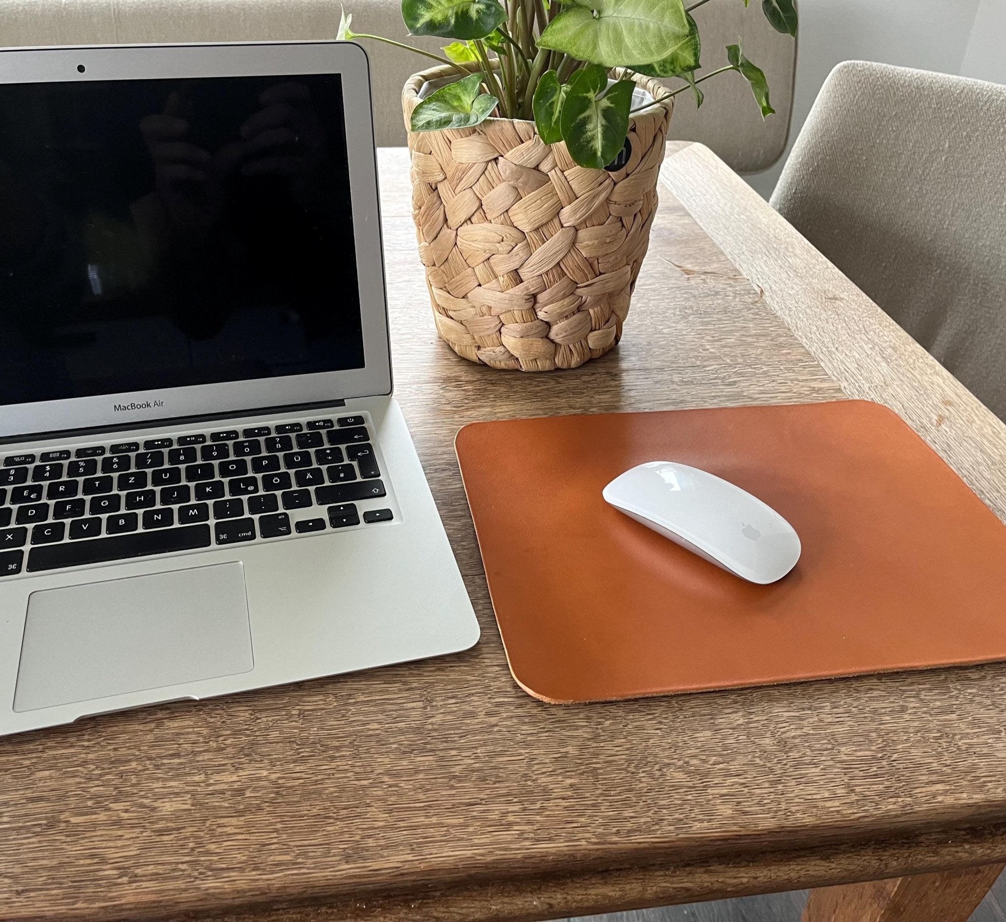 Mauspad - Robust, Elegant & Nachhaltig - reines Sattlerleder - Stilvolles Geschenk für Büro + Arbeitsplatz - Remote - Selbstständigkeit - Mein Schusterhof