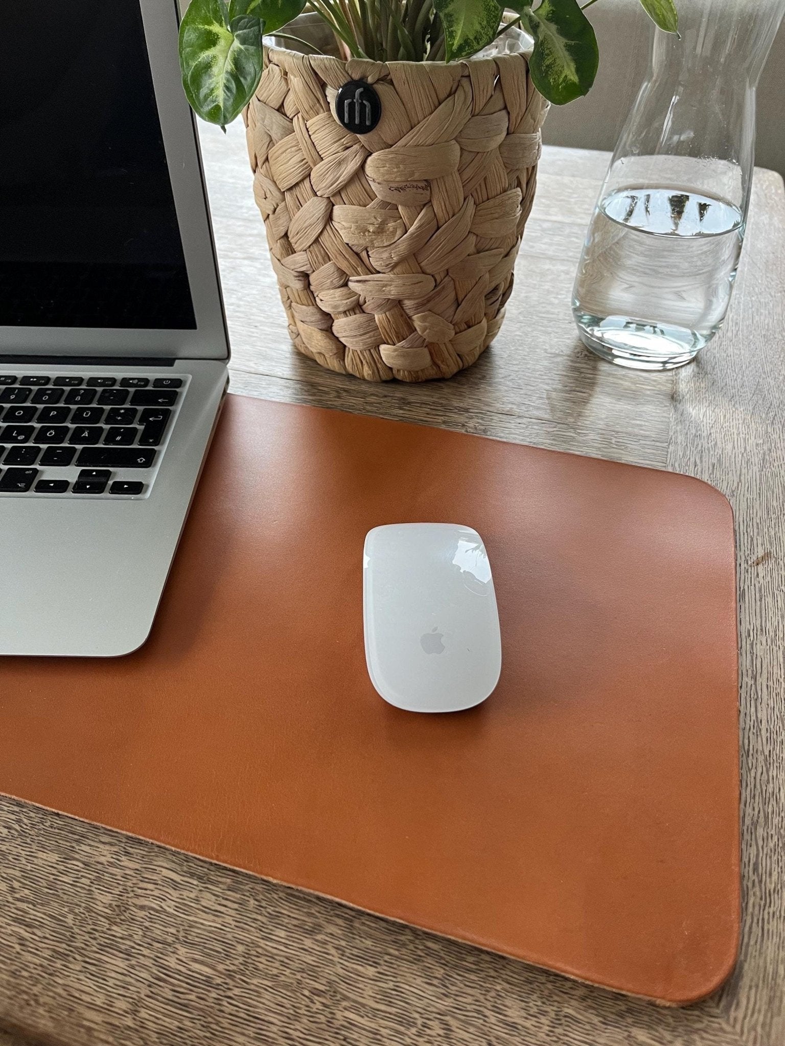 Mauspad - Robust, Elegant & Nachhaltig - reines Sattlerleder - Stilvolles Geschenk für Büro + Arbeitsplatz - Remote - Selbstständigkeit - Mein Schusterhof