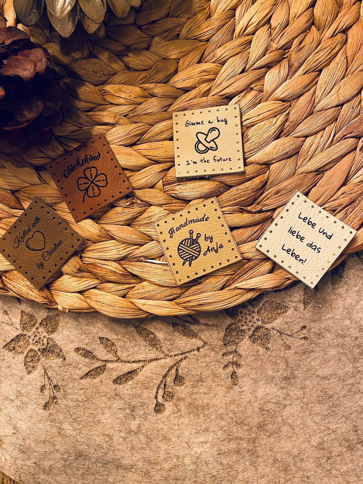 Personalisierte Anhänger mit Bild aus Echtleder / Upcycling / Etiketten zum Aufnähen für Handgemachtes, Geschenke, Kleidung und Mützen - Mein Schusterhof