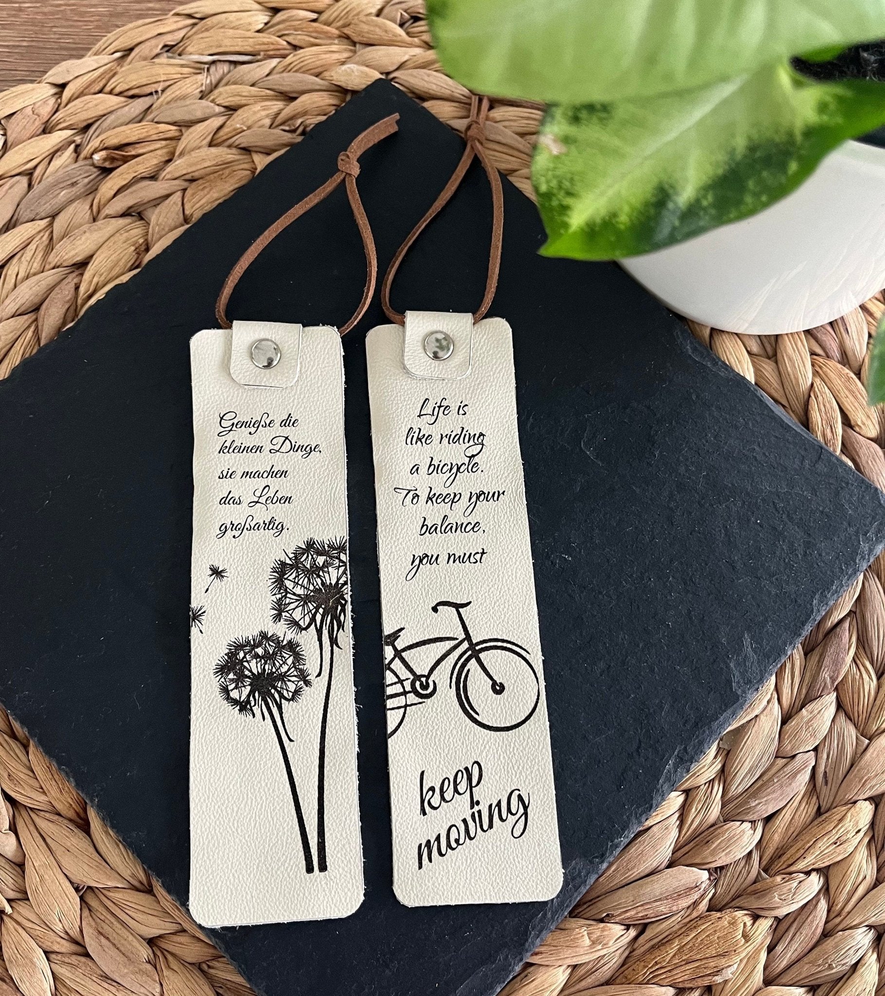 Personalisiertes Lesezeichen aus robustem Nappaleder // mit eigenem Bild und Text gestaltbar // Jahrestag // Buchlesegeschenk // Bücherwurm - Mein Schusterhof