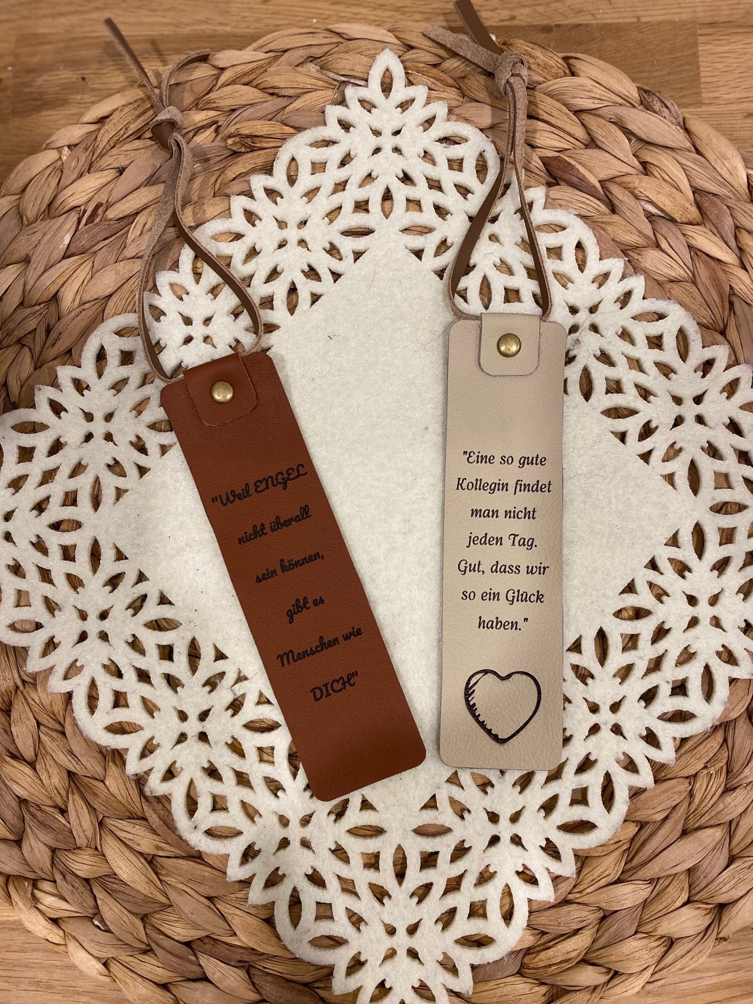Personalisiertes Lesezeichen aus robustem Nappaleder // mit eigenem Bild und Text gestaltbar // Jahrestag // Buchlesegeschenk // Bücherwurm - Mein Schusterhof