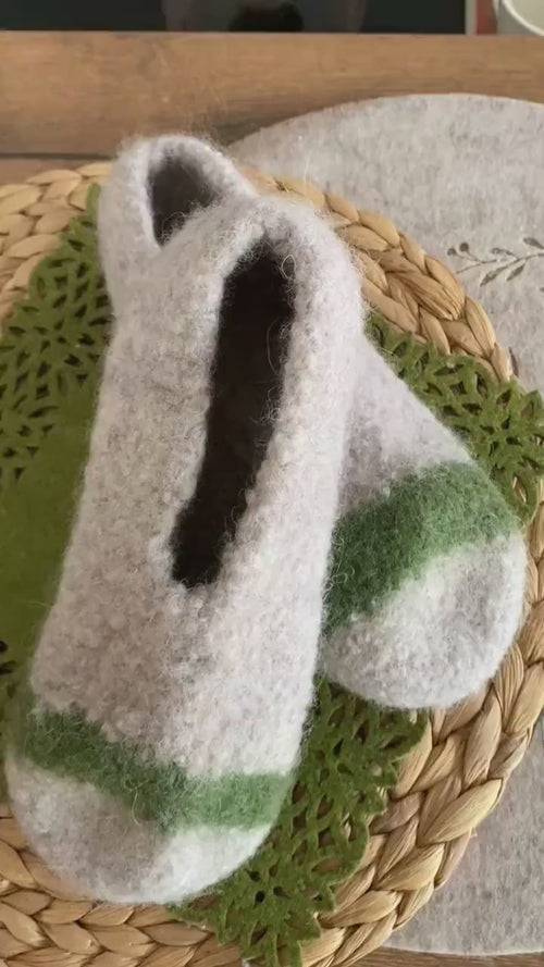 Handgefertigt aus Bayern - Filzschuhe in zwei individuellen Farben gestaltbar aus reinster Schurwolle // Gästeschuhe Hausschuhe // Socken //