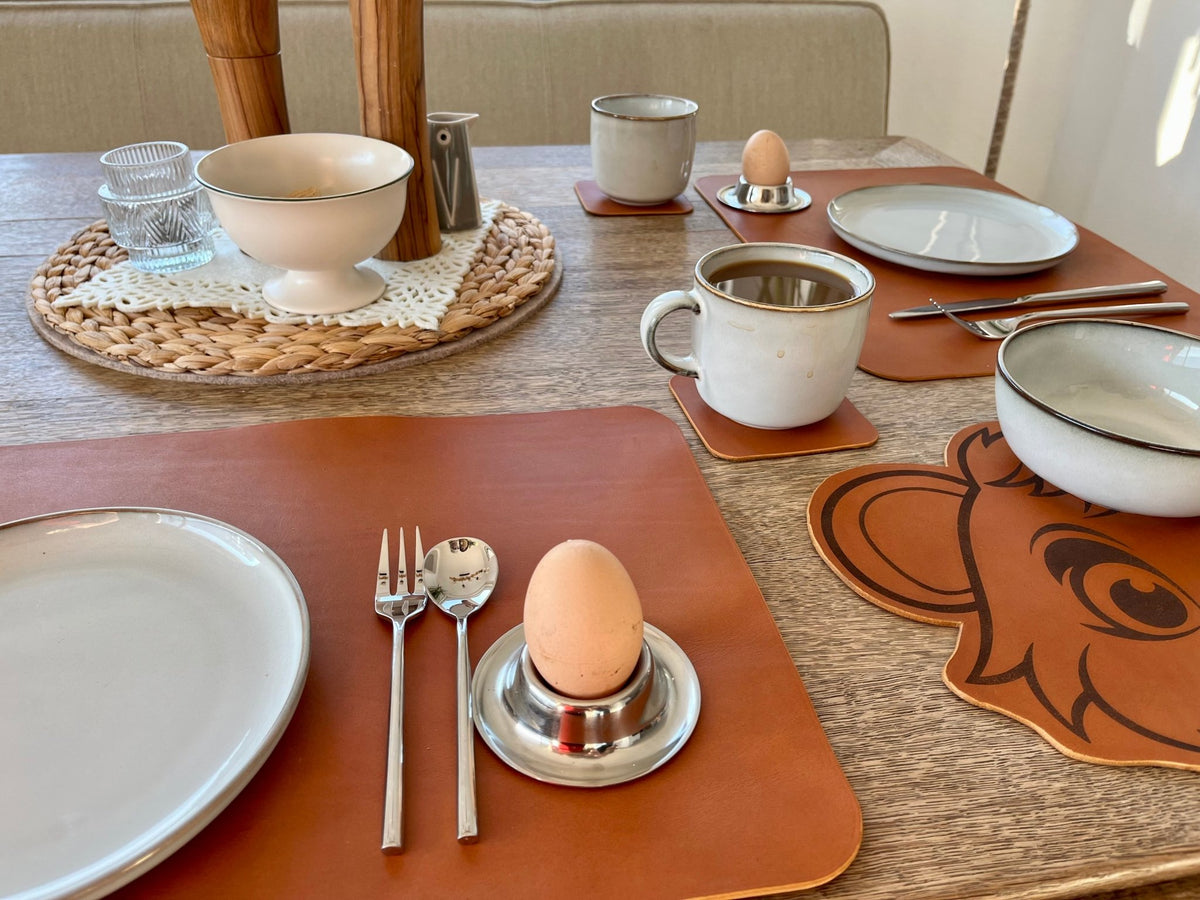 Schlicht & Elegant - robustes Tischset - echtes Sattlerleder - Stilvolles Geschenk für Küche + Esszimmer - 100% Rindsleder - Handgemacht - Mein Schusterhof