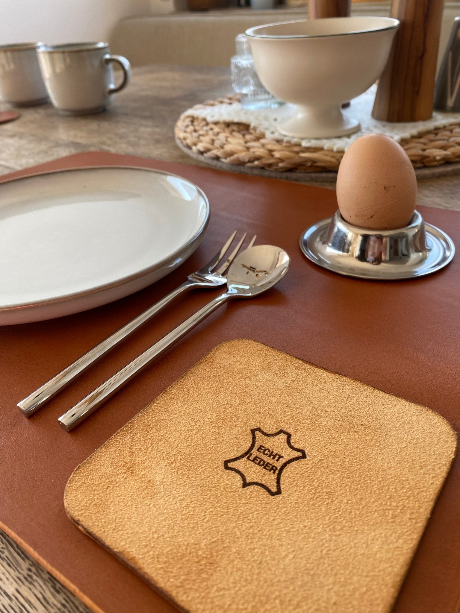 Schlicht & Elegant - robustes Tischset - echtes Sattlerleder - Stilvolles Geschenk für Küche + Esszimmer - 100% Rindsleder - Handgemacht - Mein Schusterhof