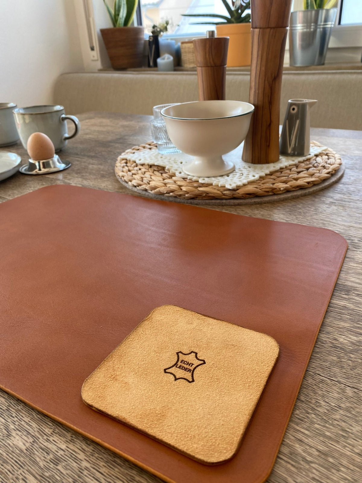 Schlicht & Elegant - robustes Tischset - echtes Sattlerleder - Stilvolles Geschenk für Küche + Esszimmer - 100% Rindsleder - Handgemacht - Mein Schusterhof