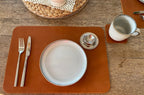 Schlicht & Elegant - robustes Tischset - echtes Sattlerleder - Stilvolles Geschenk für Küche + Esszimmer - 100% Rindsleder - Handgemacht - Mein Schusterhof