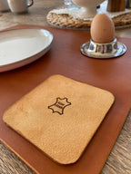 Schlicht & Elegant - robustes Tischset - echtes Sattlerleder - Stilvolles Geschenk für Küche + Esszimmer - 100% Rindsleder - Handgemacht - Mein Schusterhof